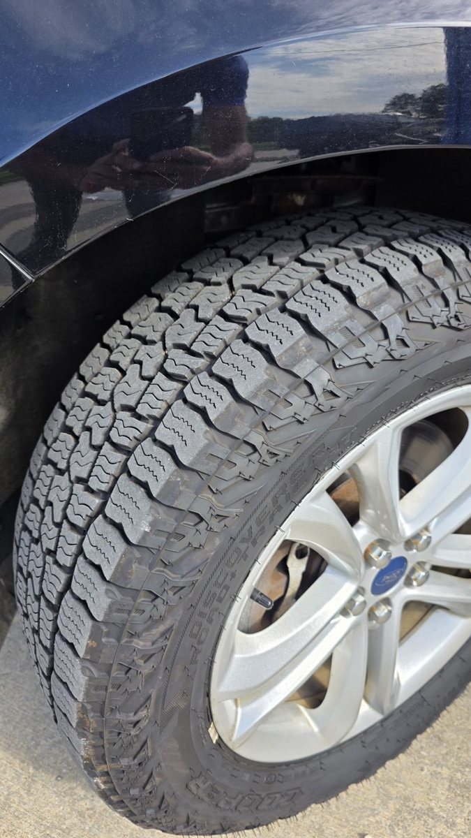 Vehicle photo 13