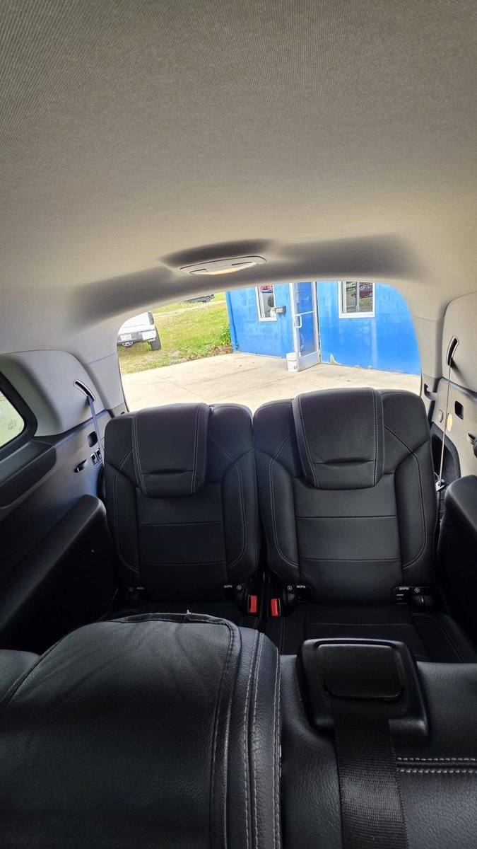 Vehicle photo 12