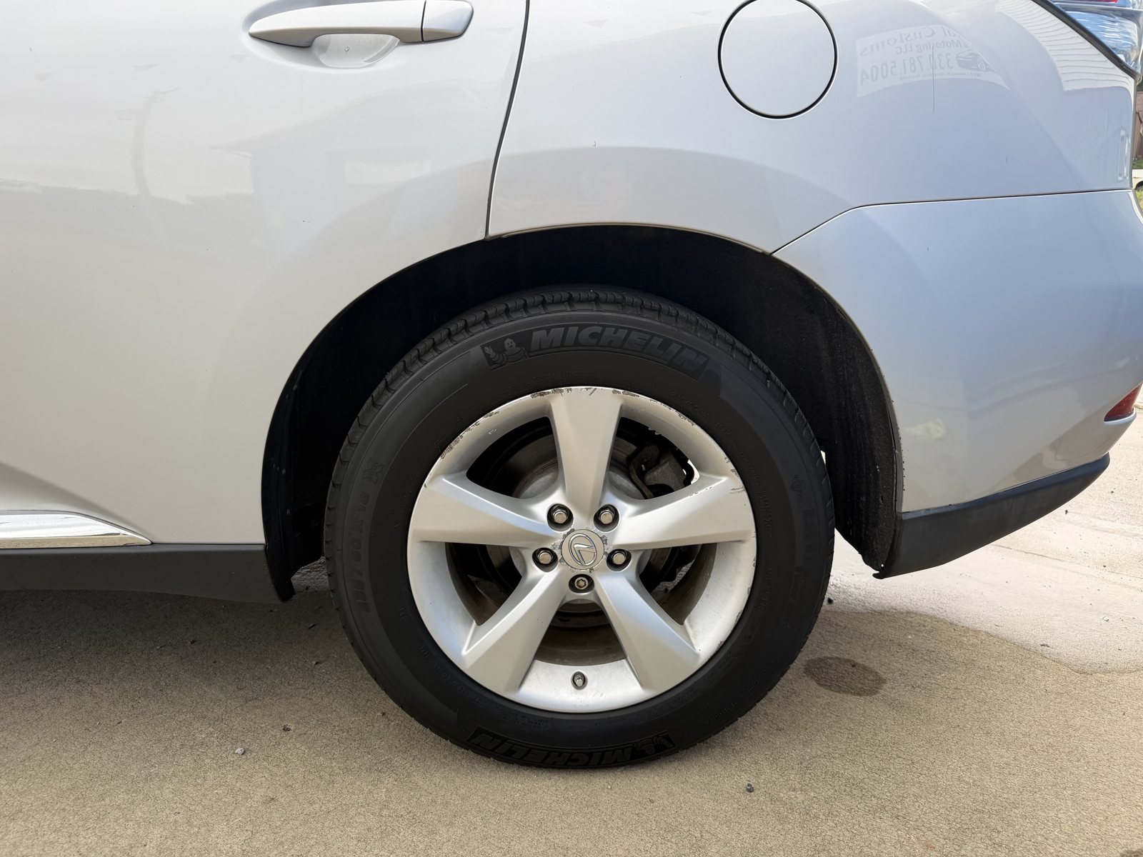 Vehicle photo 12