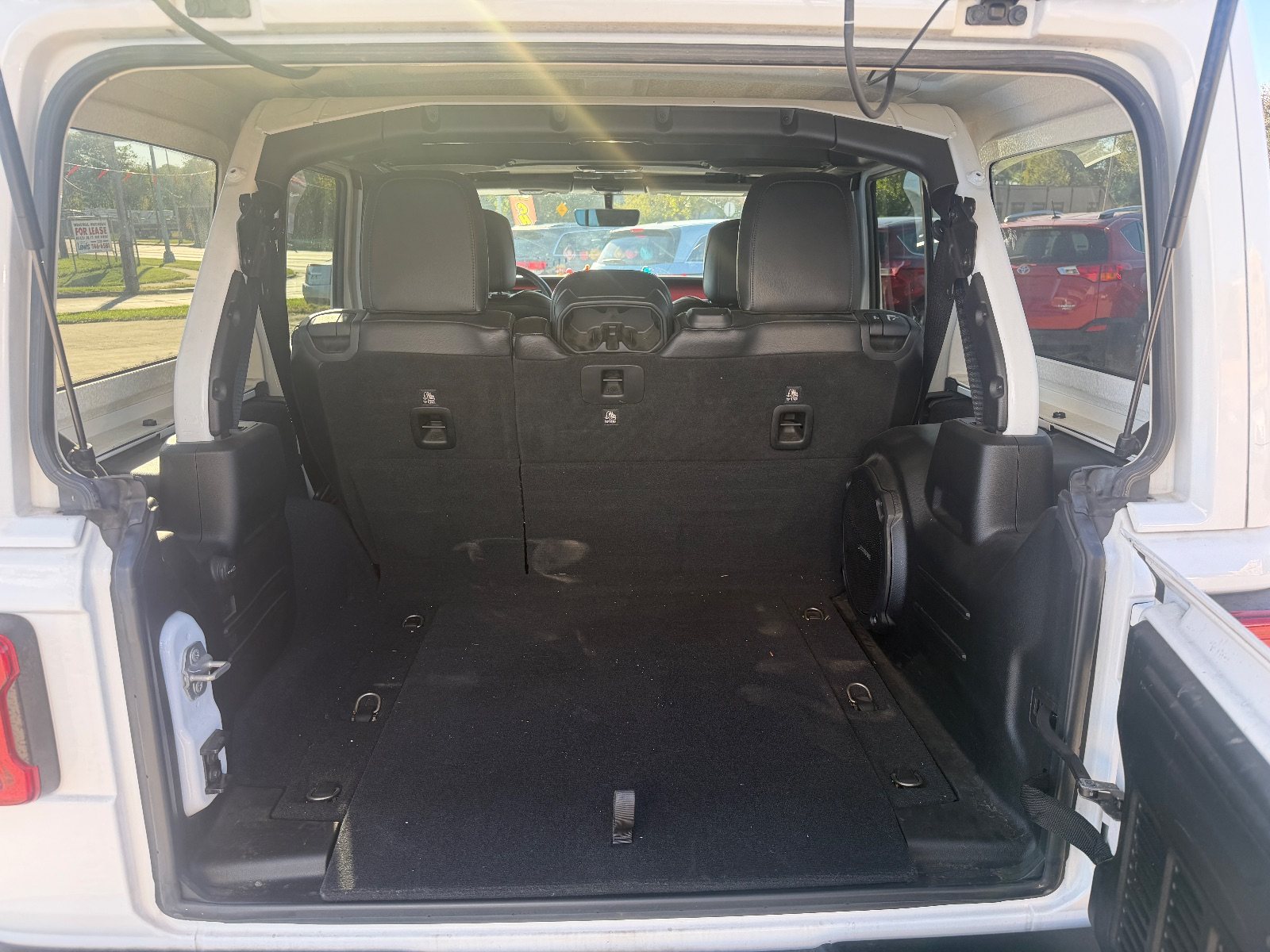 Vehicle photo 13
