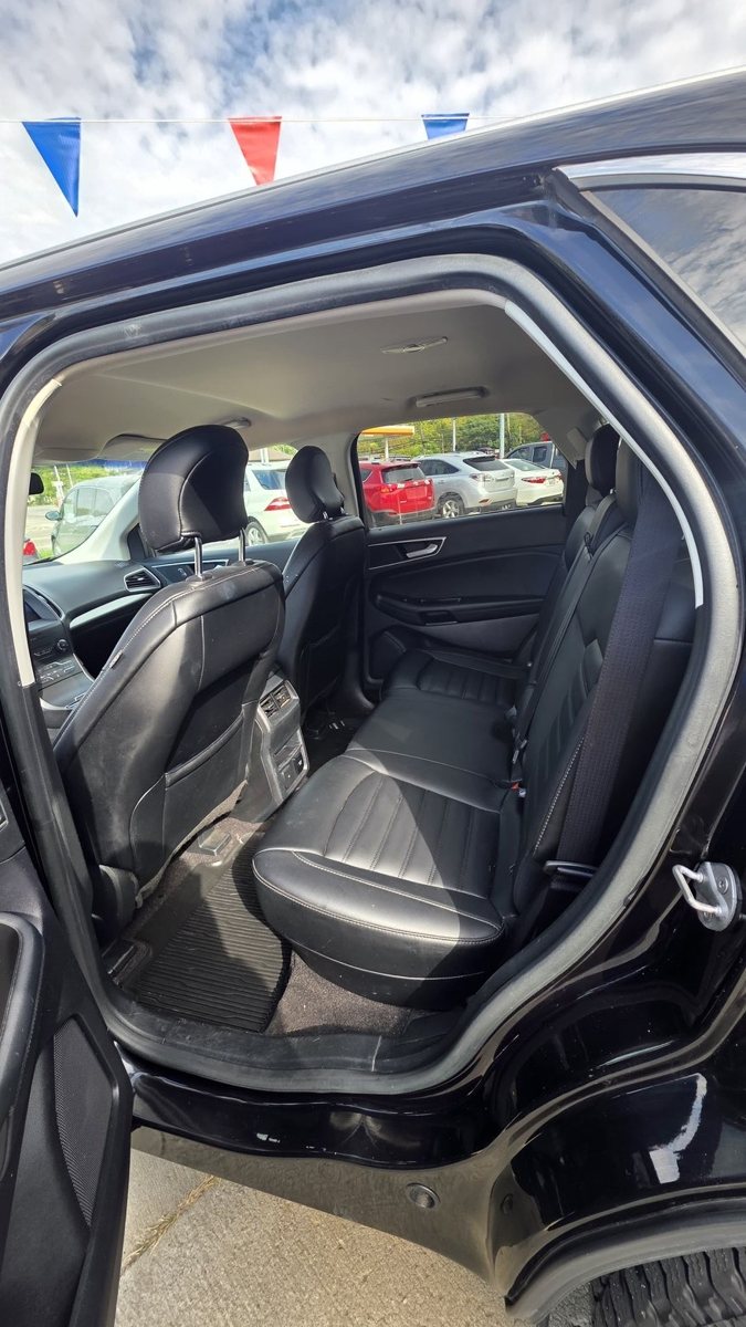 Vehicle photo 11