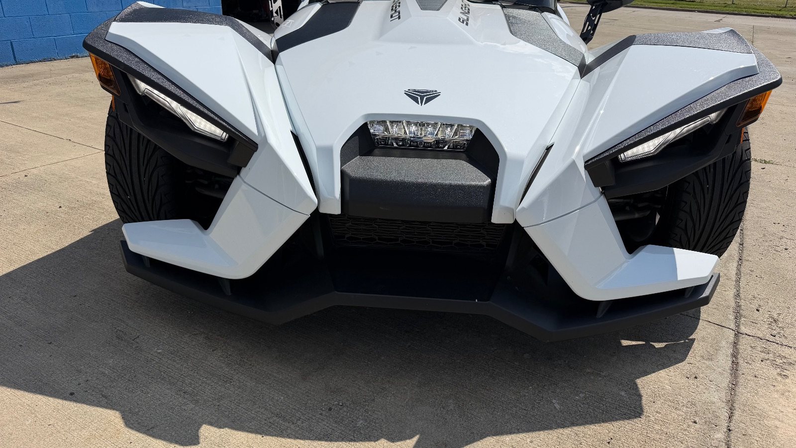 Vehicle photo 6