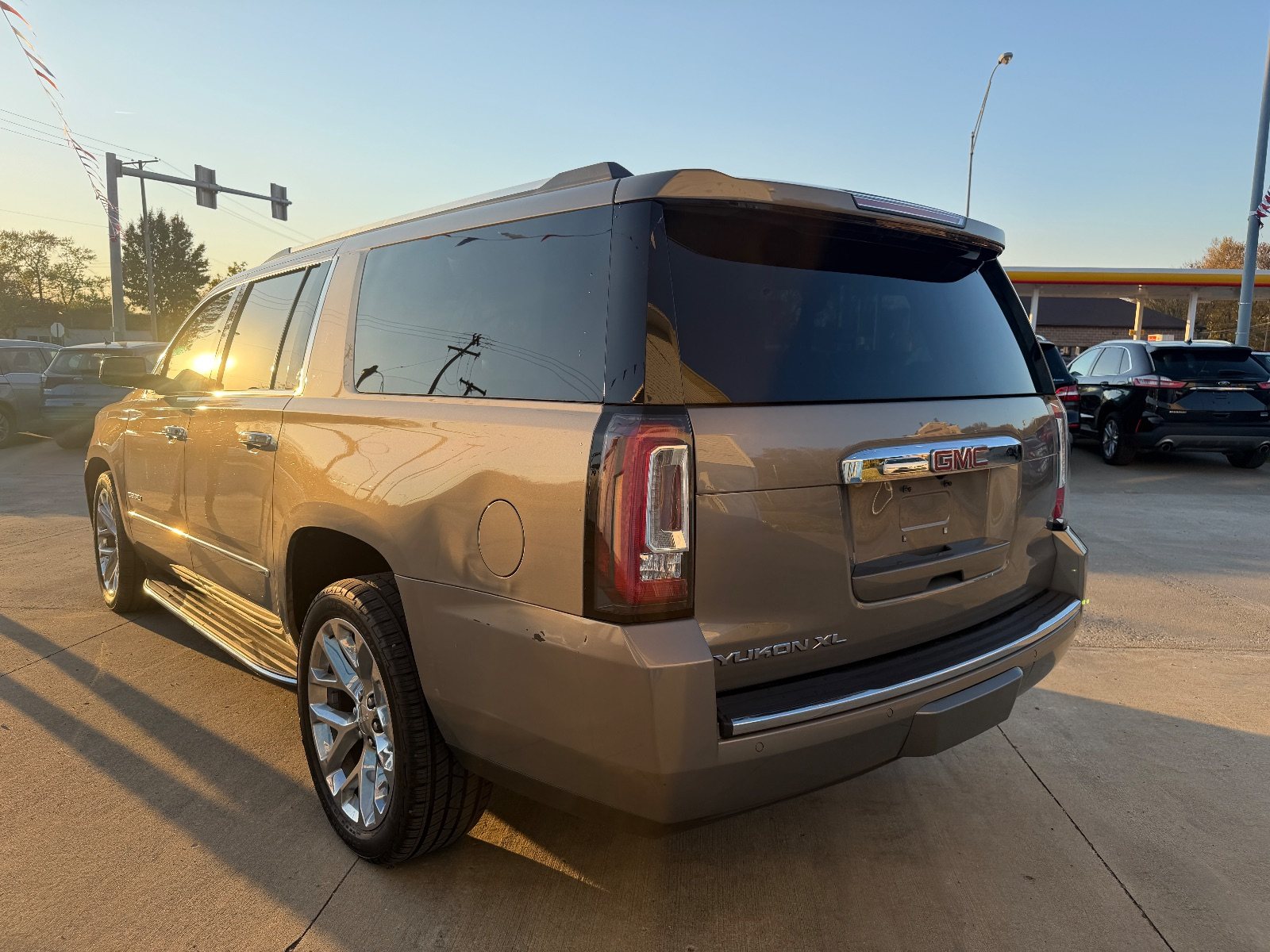 Vehicle photo 4