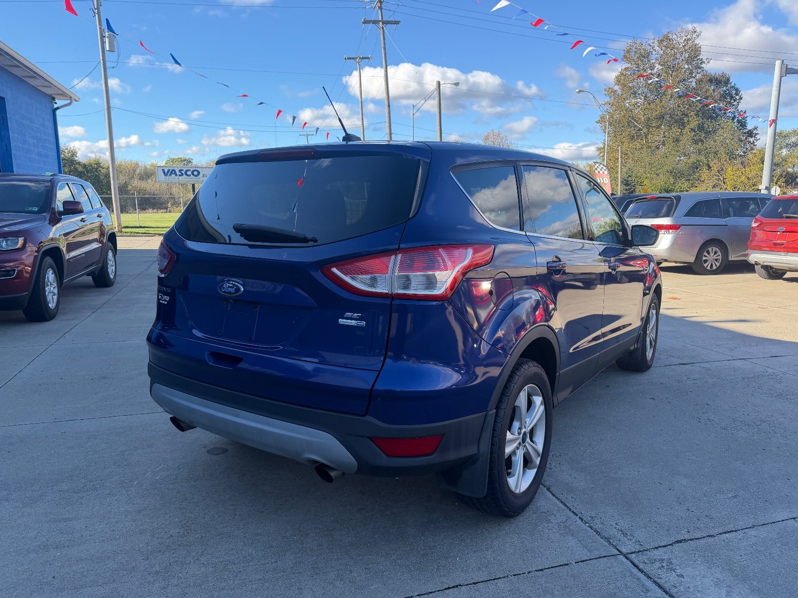 Vehicle photo 6