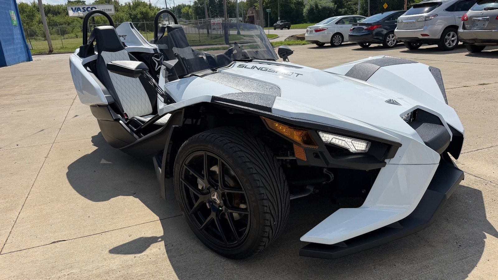 Vehicle photo 2