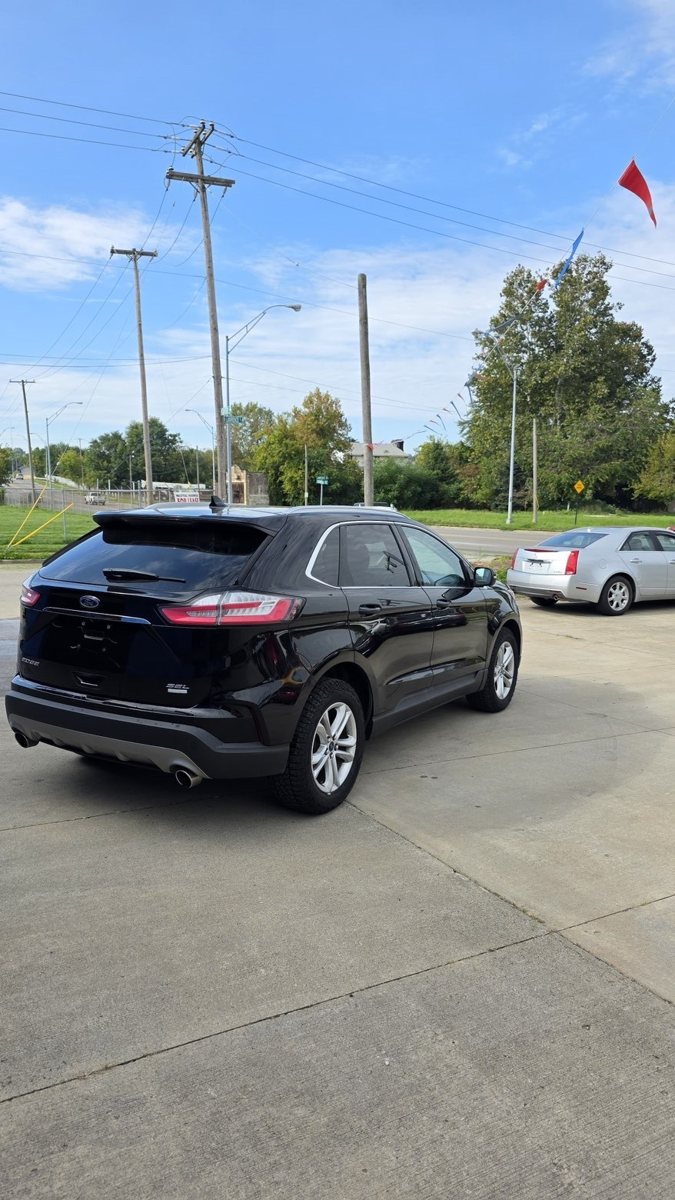 Vehicle photo 4