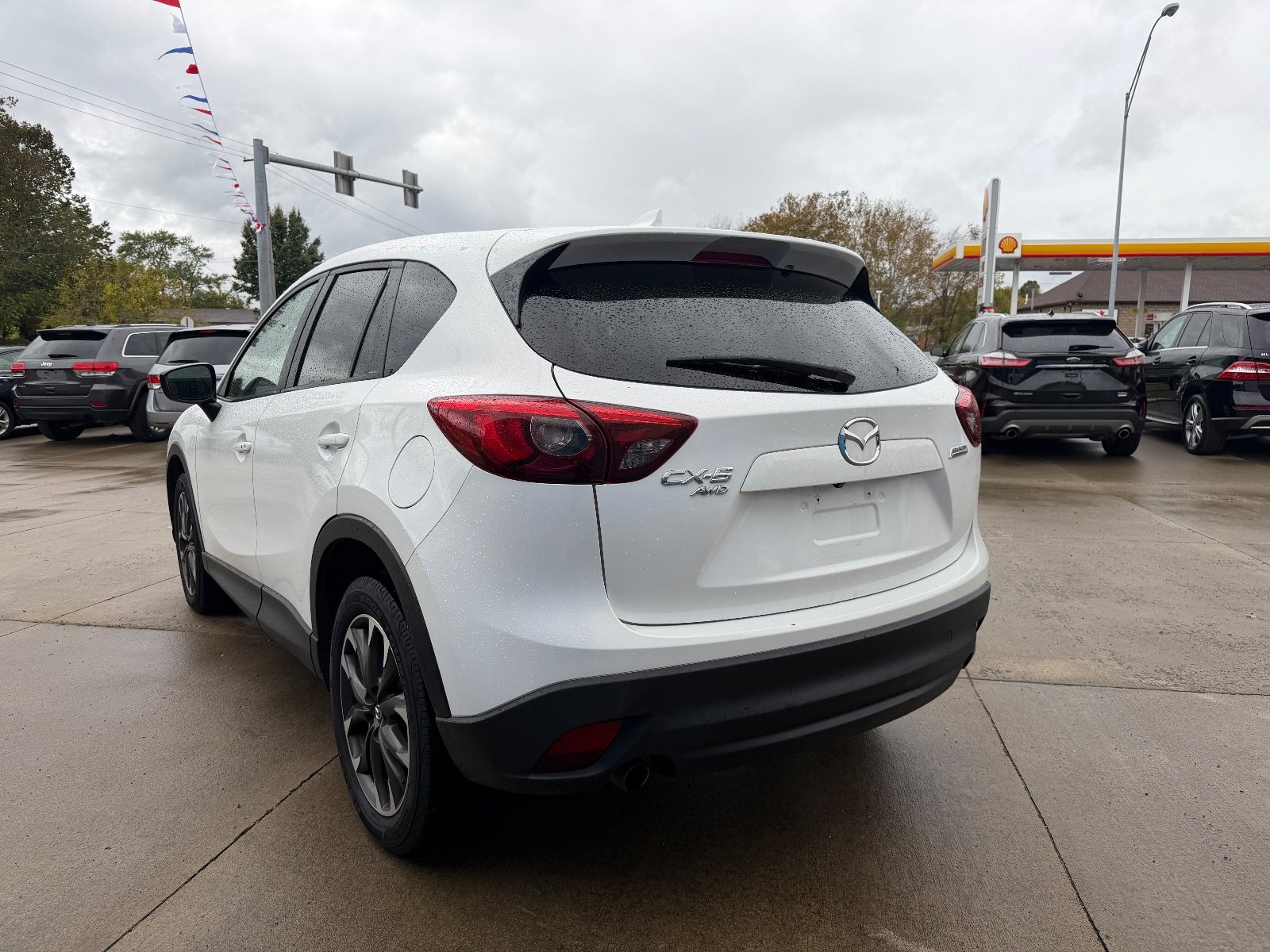 Vehicle photo 4