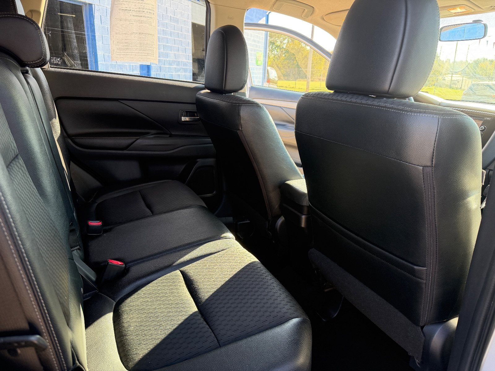 Vehicle photo 12