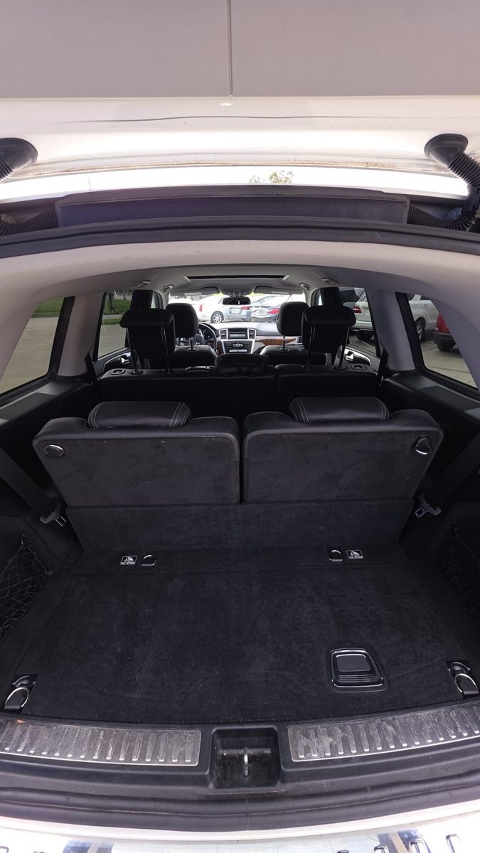 Vehicle photo 13