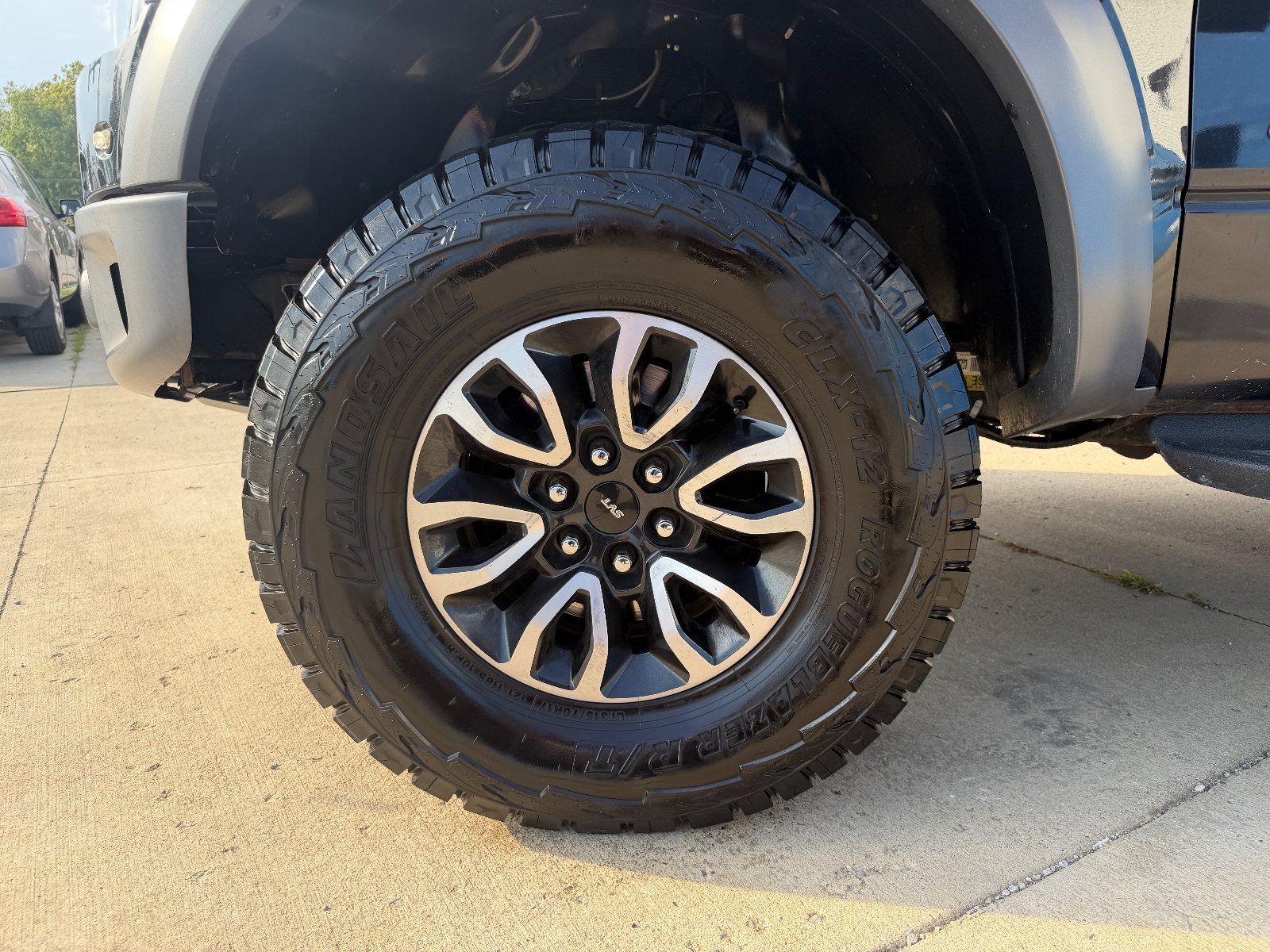 Vehicle photo 16