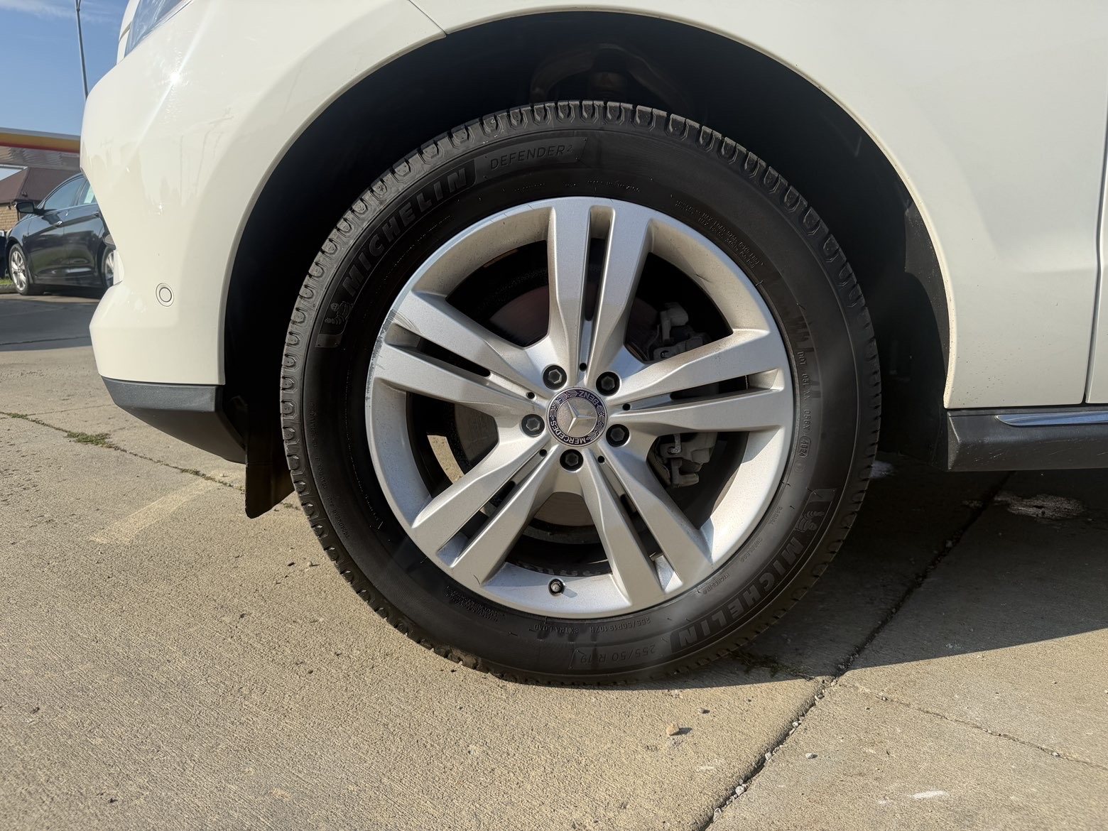 Vehicle photo 18