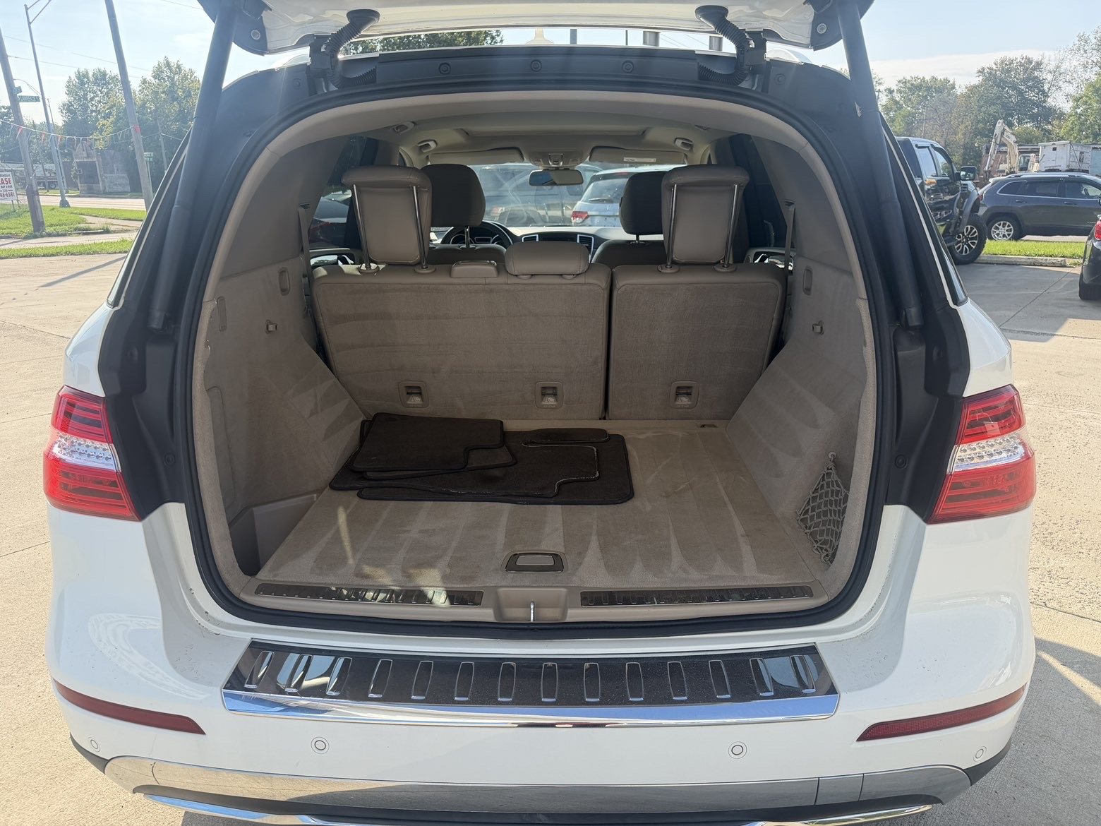 Vehicle photo 14