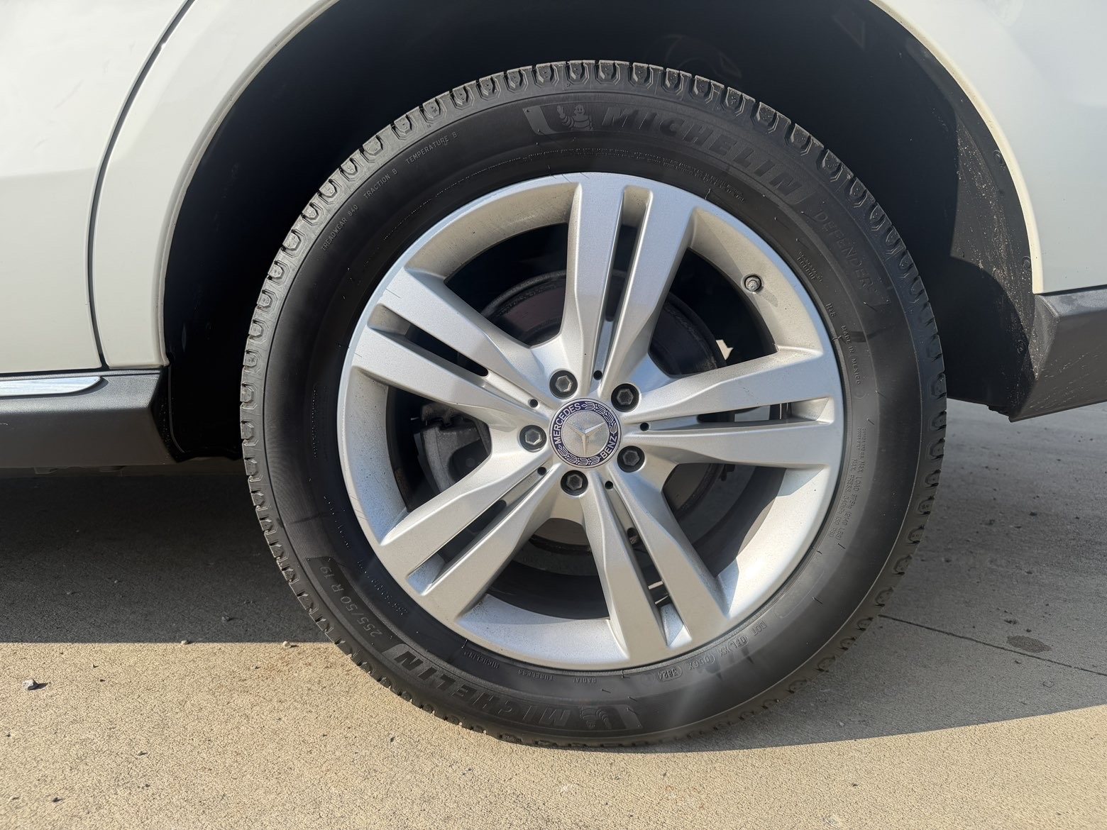 Vehicle photo 19