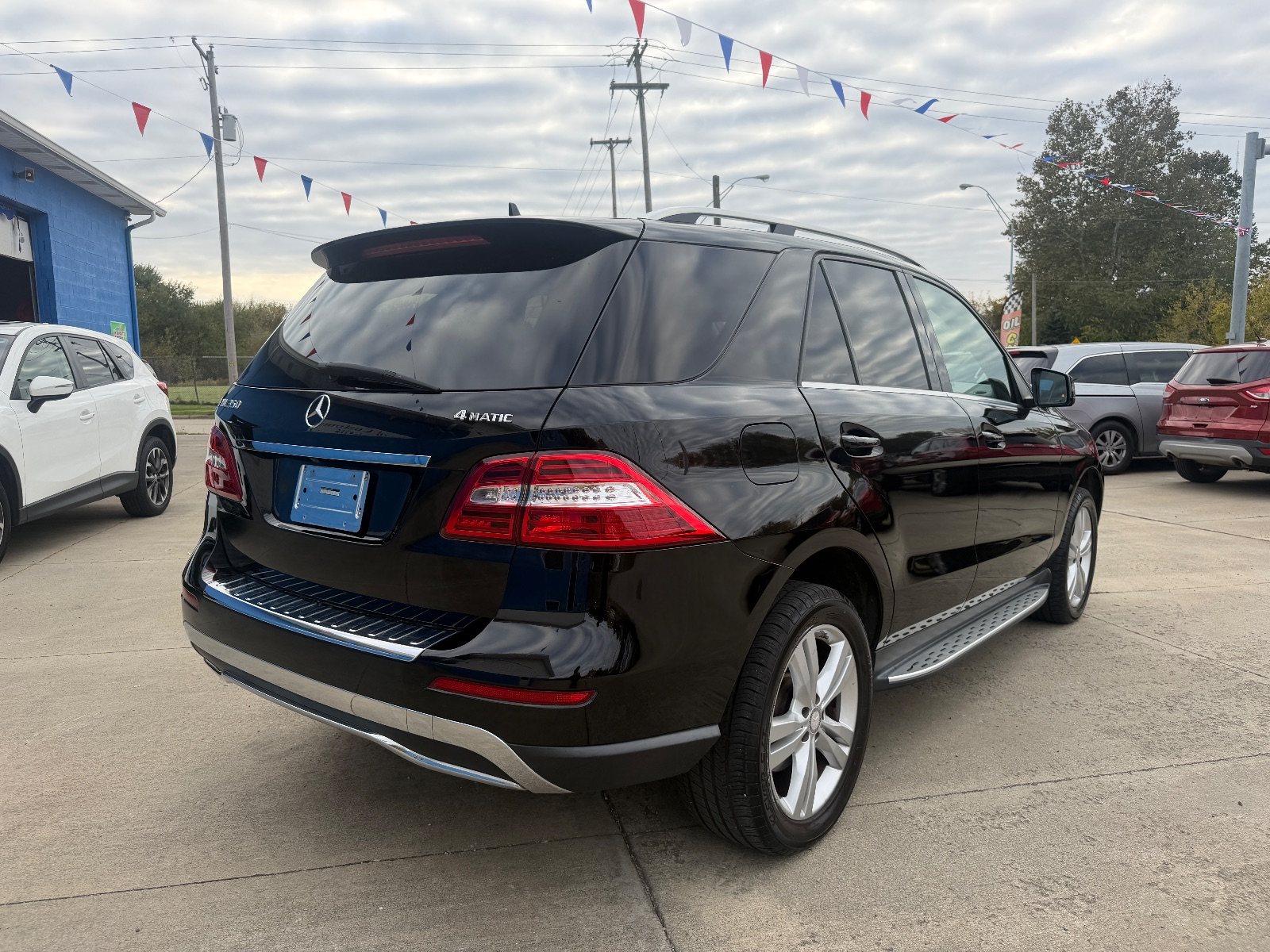Vehicle photo 6