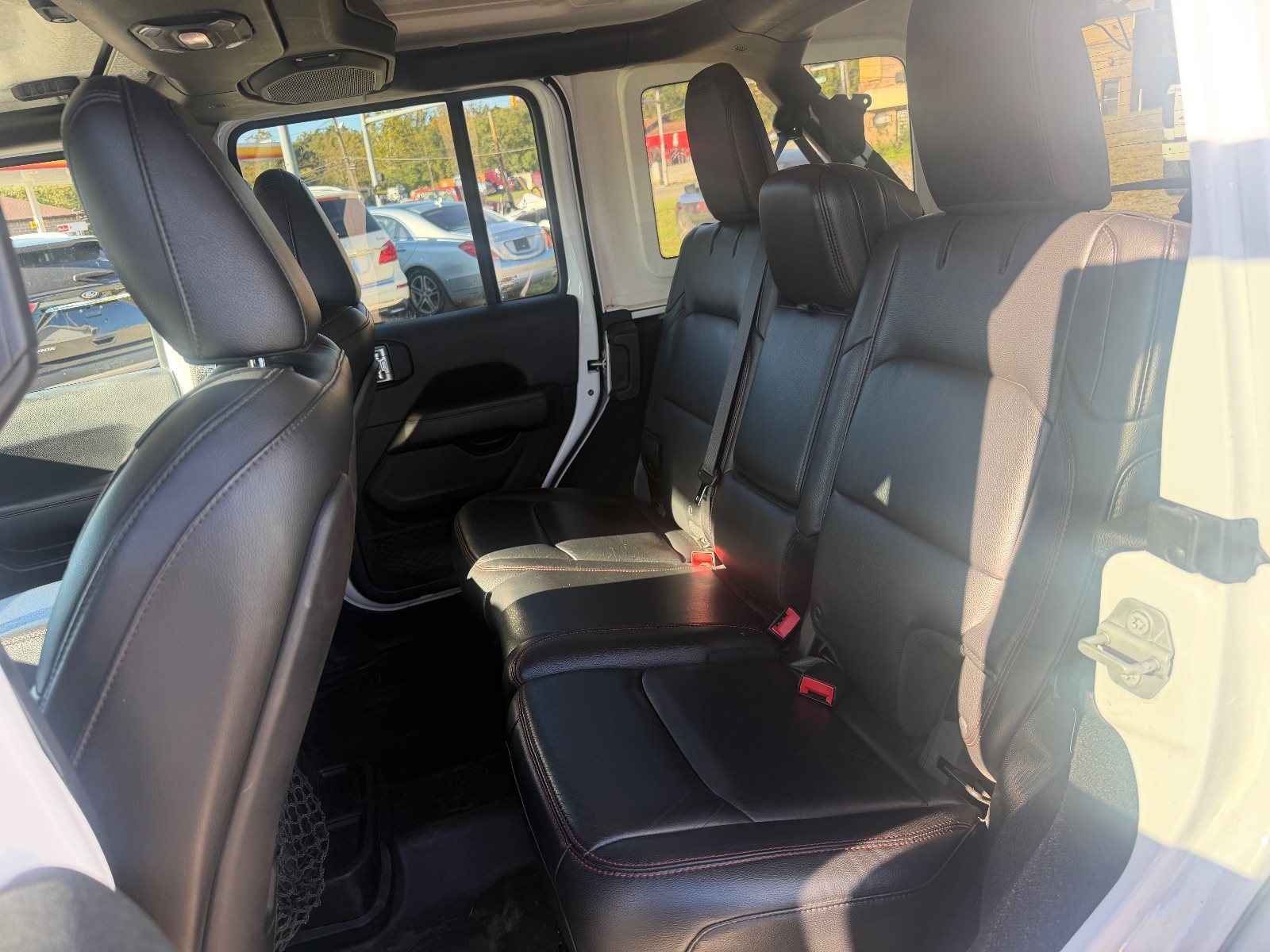 Vehicle photo 12