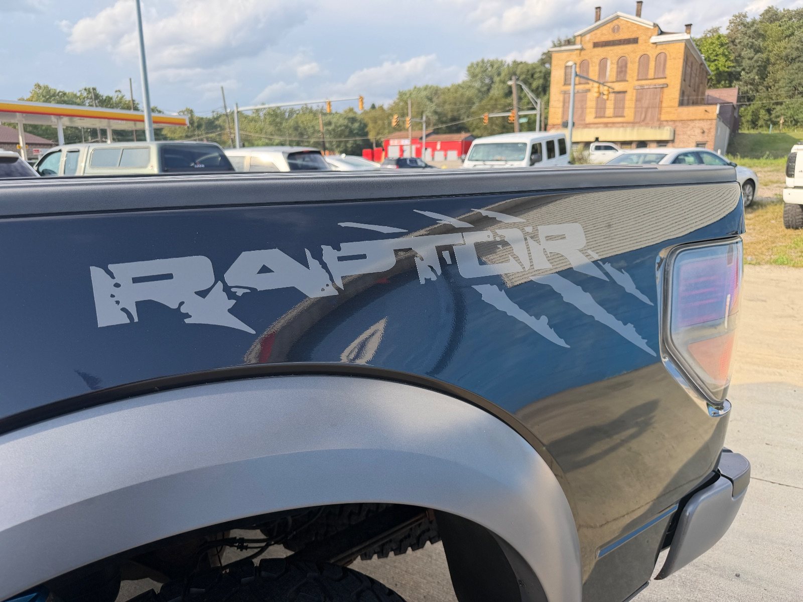 Vehicle photo 22