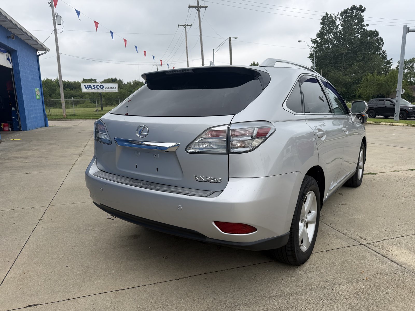 Vehicle photo 7