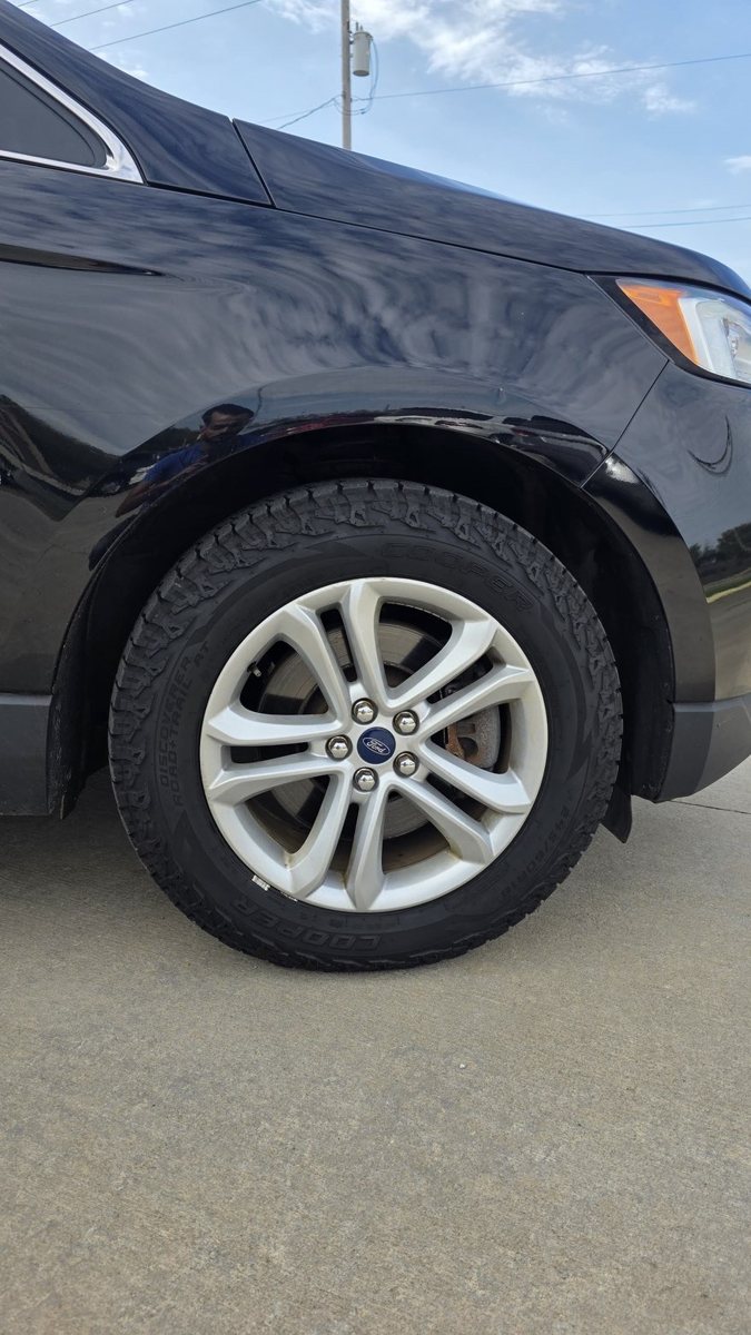 Vehicle photo 15