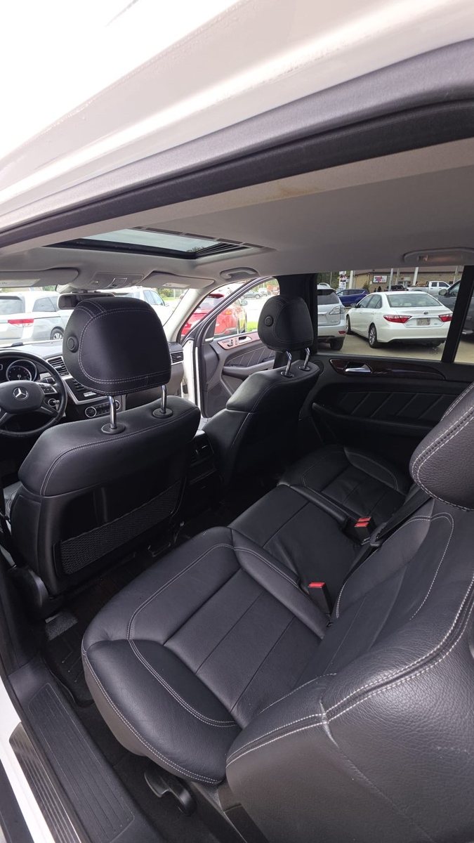 Vehicle photo 10
