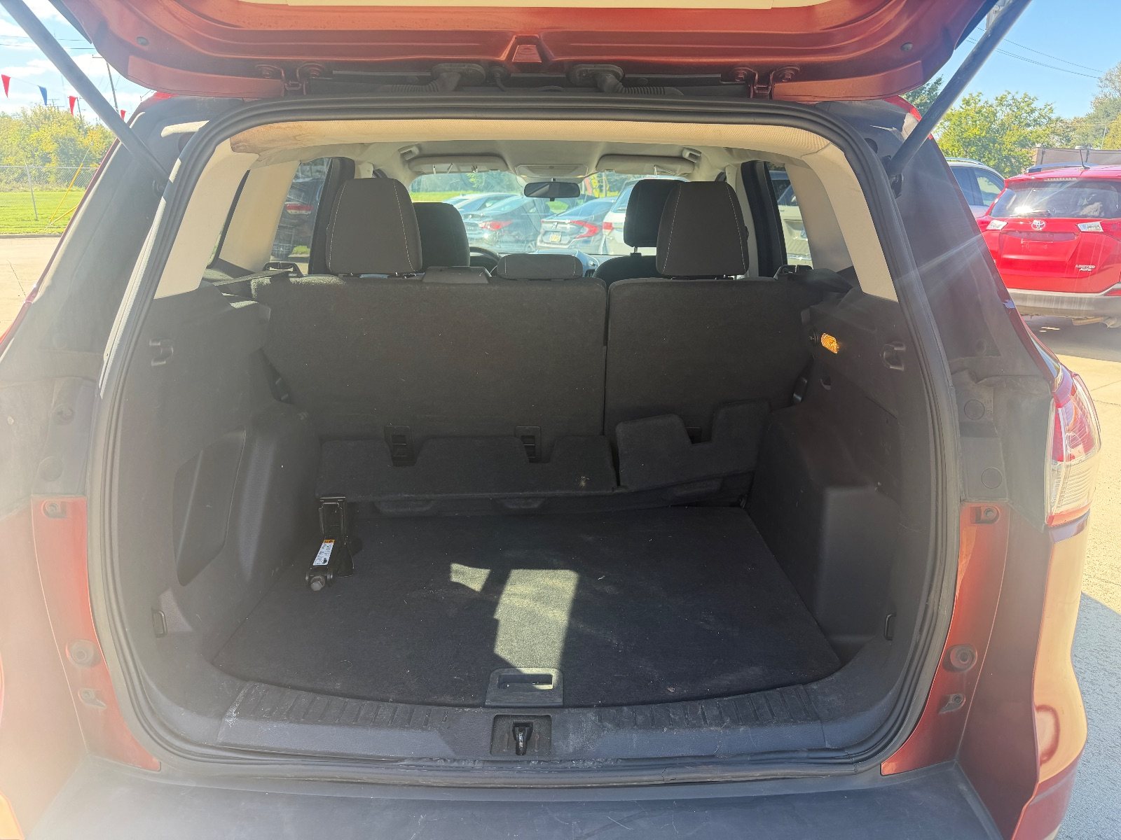 Vehicle photo 12