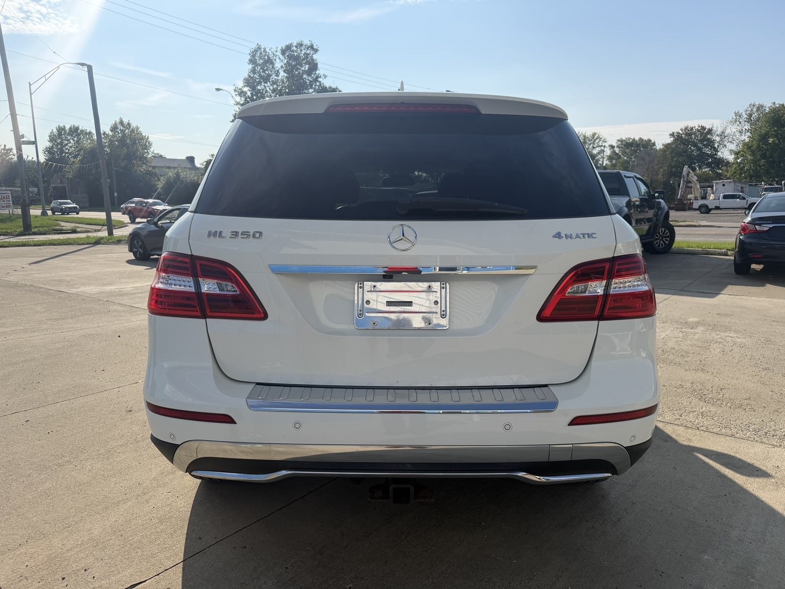 Vehicle photo 6