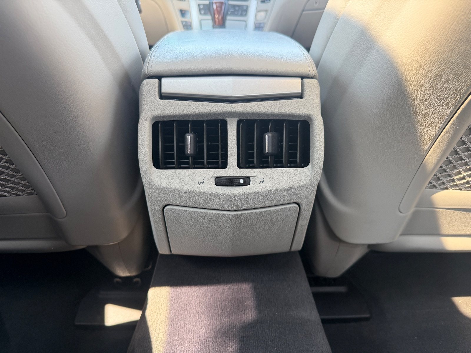 Vehicle photo 17