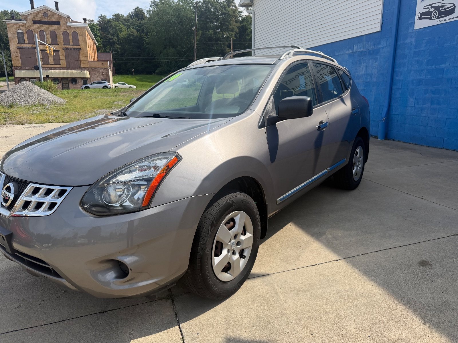 Vehicle photo 2
