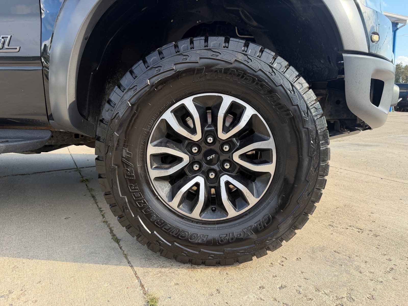 Vehicle photo 17