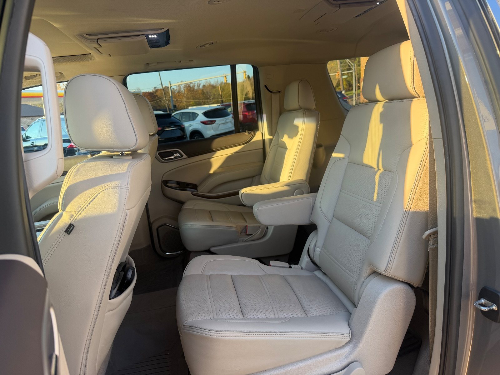 Vehicle photo 11