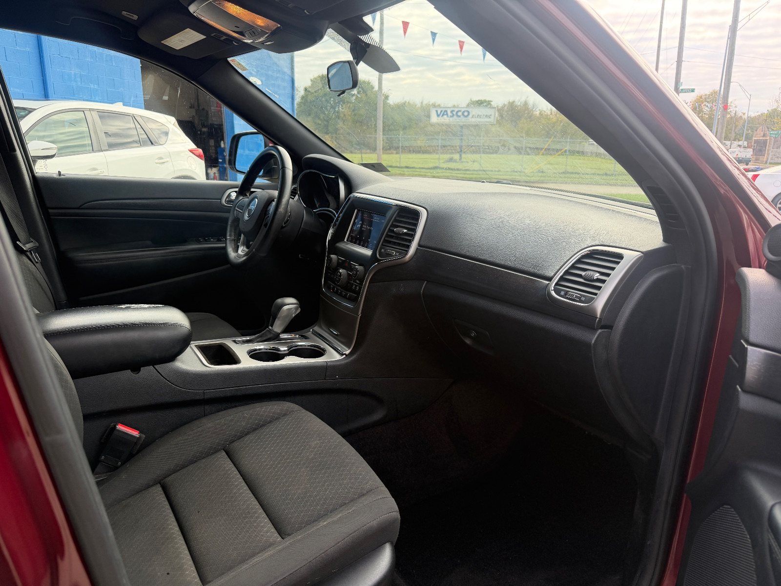 Vehicle photo 11